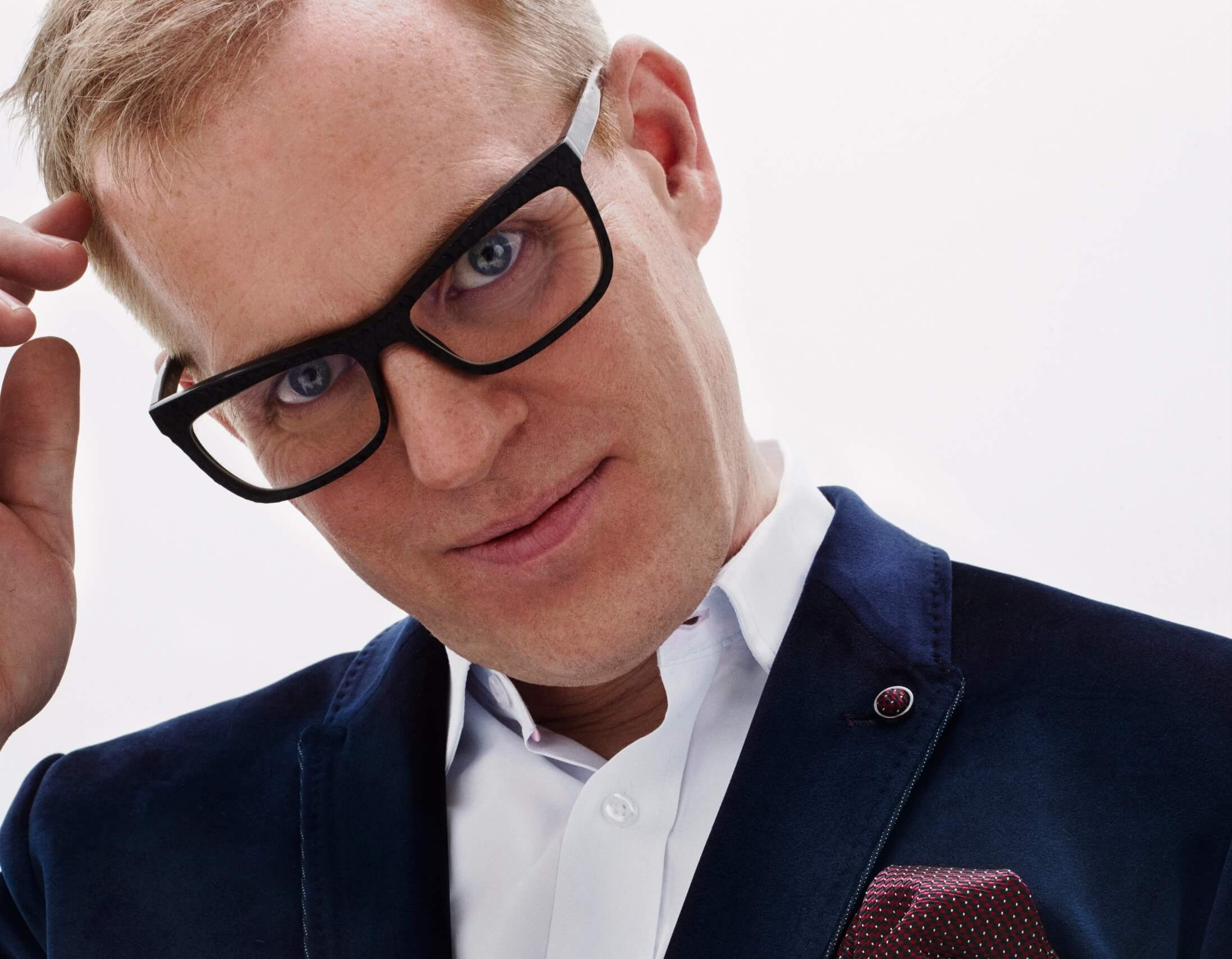 Tom Davies portairt Tom Davies Glasses Eyewear Stylist