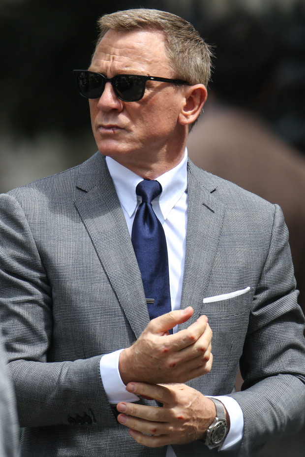 NINTCHDBPICT000501870655 Daniel Craig Barton Perreira Eyewear Glasses Worn by Daniel Craig James Bond