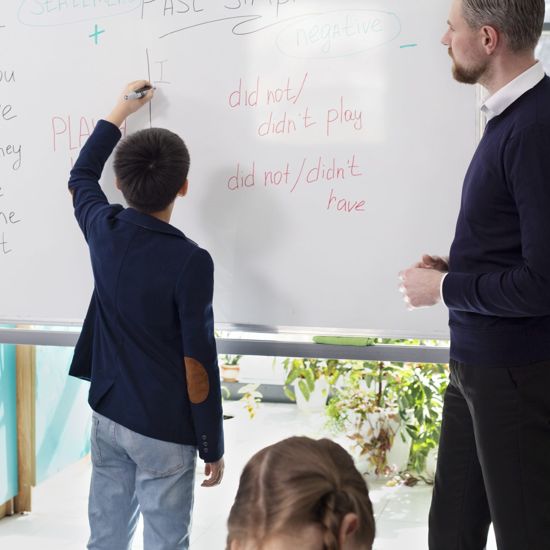 teacher-holding-english-class teacher-holding-english-class