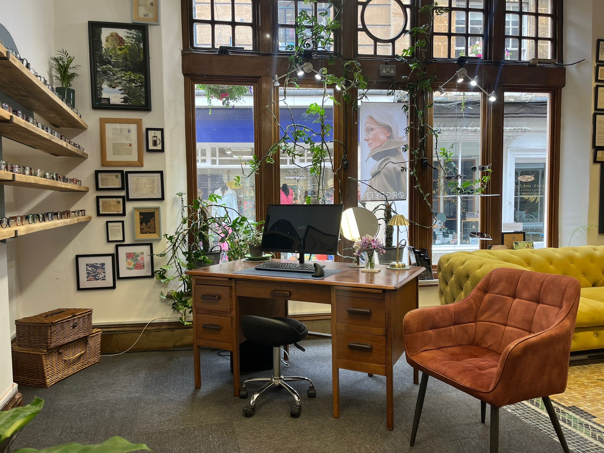 Bradford-on-Avon Opticians. Lynne Fernandes Optometrists